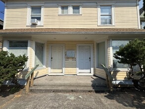 Building Photo - 3017 SE Belmont St