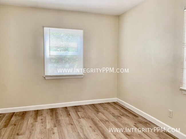 Building Photo - North Park - Charming 1 Bedroom Apartment ...