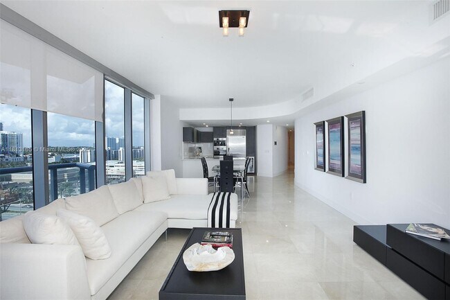 Building Photo - 17001 Collins Ave