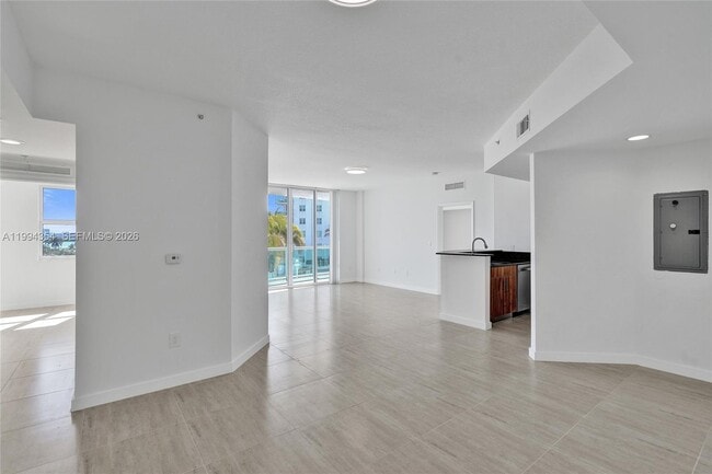 Foto del edificio - 7900 Harbor Island Dr