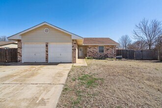 Building Photo - 1100 S Avery Dr