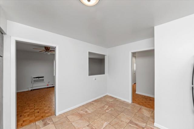 Building Photo - 2 bedroom in Chicago IL 60660