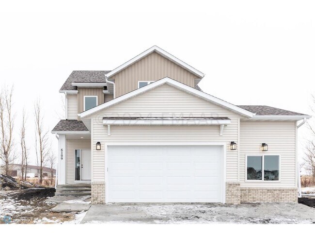 Building Photo - 6109 Martin Ln W