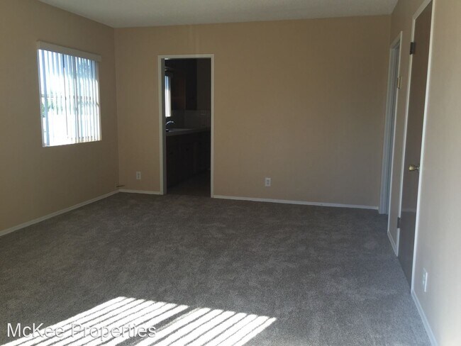 Building Photo - 860 Olive Ave