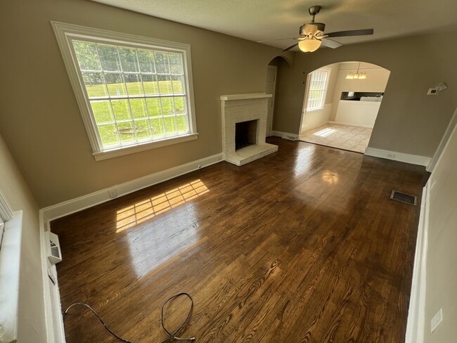 Foto del edificio - 304 Cedar Springs Rd