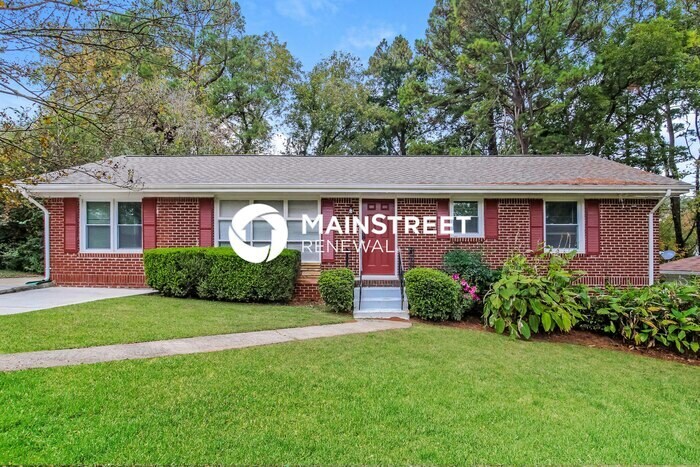 Foto principal - 3 Bedroom Pet-Friendly Home in Decatur, GA...