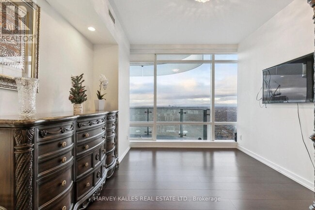 Building Photo - 1 Bloor St E