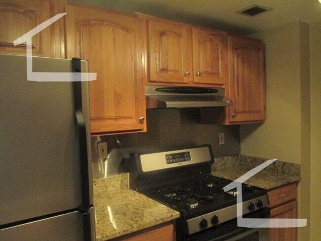 Building Photo - Spacious Top-Floor 2-Bedroom with Heat Included & Garage Parking!
