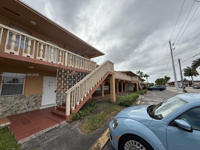 Building Photo - 1154 W 35th St