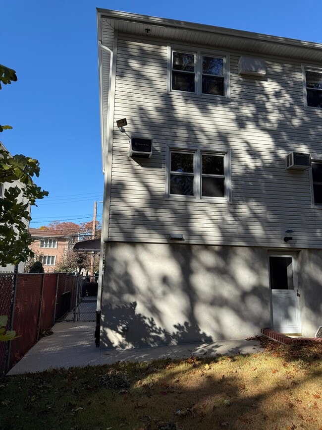 Building Photo - 336 Mile Square Rd