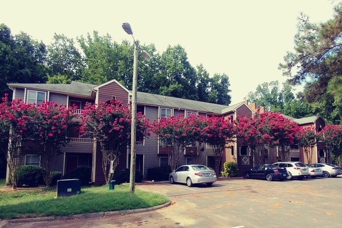 Primary Photo - 628 N Wendover Rd