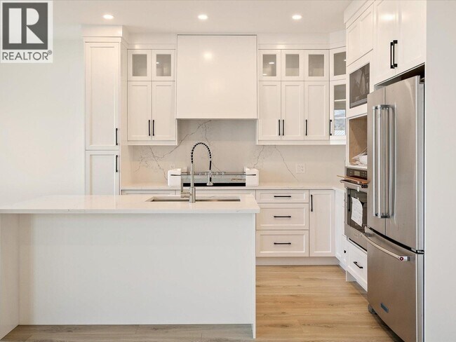 Building Photo - 1007 Phare Cres