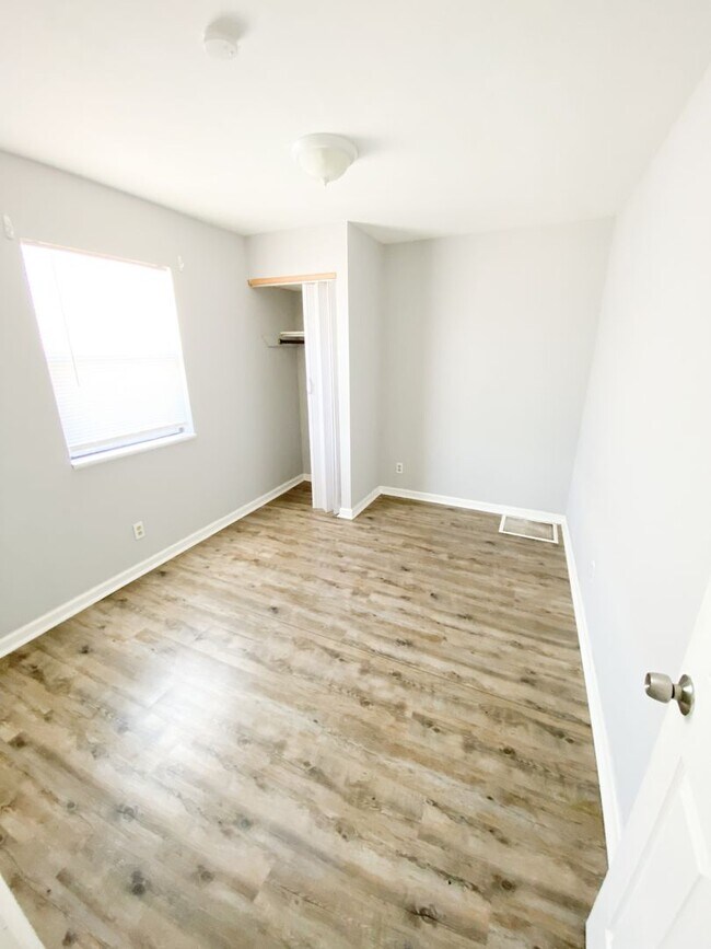 Building Photo - Cheery 1 Bedroom 1 Bath Apartment!!