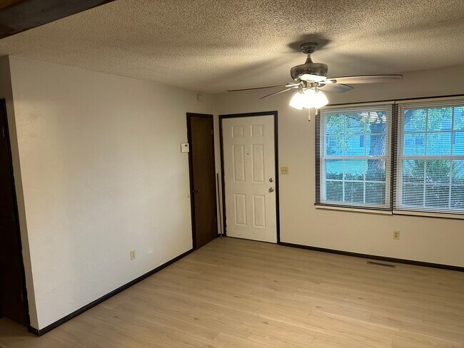 Building Photo - 3223 W Olive St