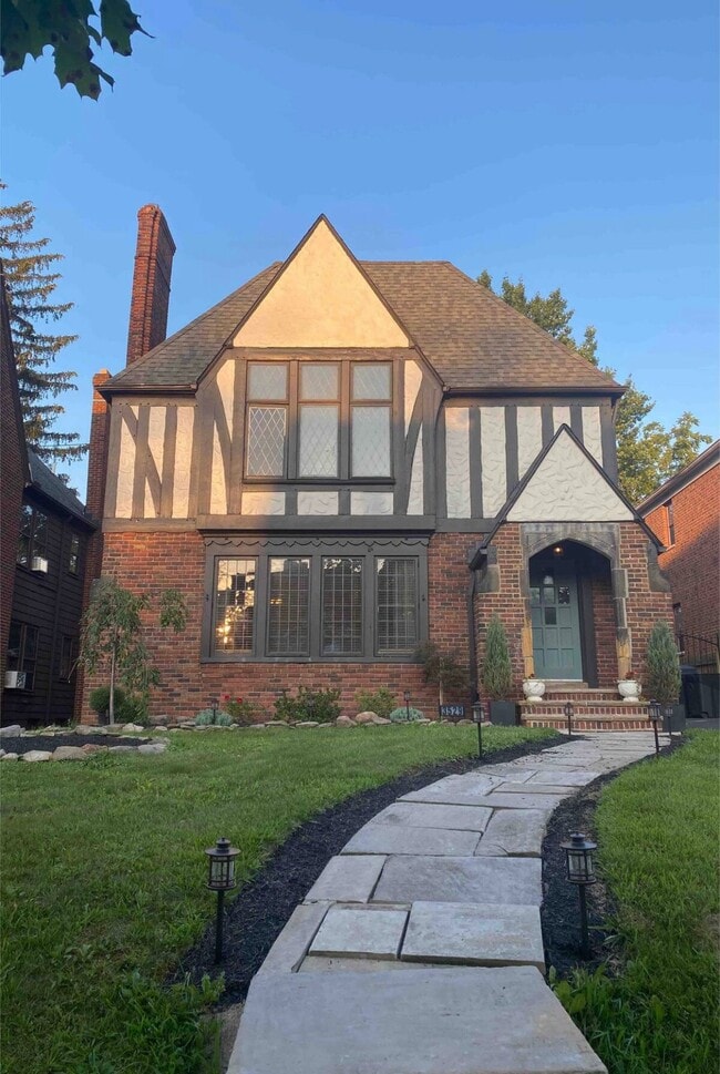 Photo - 3529 Daleford Rd (Shaker Heights, OH) Apartment