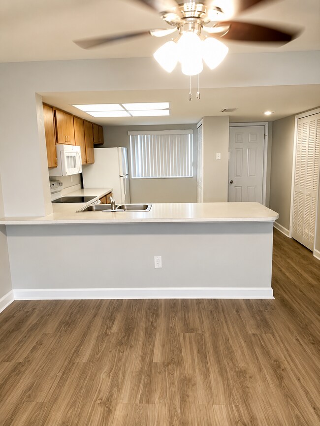 Building Photo - 1605 Palm Beach Trace Dr