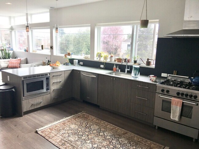 Foto del edificio - Stunning Ballard Home with Views