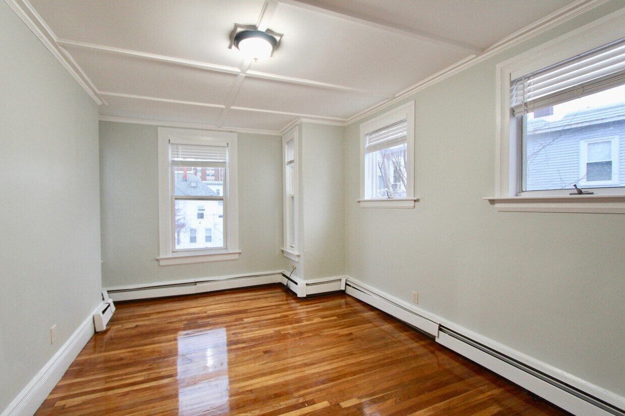 Building Photo - 123 Washington St