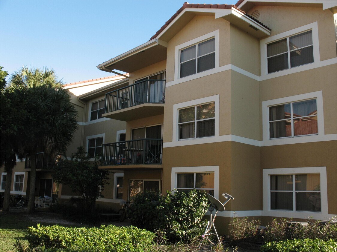 Foto principal - 9001 Wiles Rd