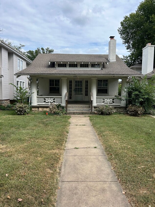 Primary Photo - COMING SOON! 3 Bed 1 Bath Home near UMKC! ...