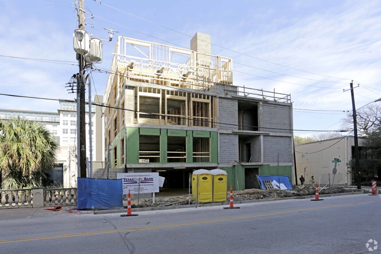 Building Photo - 2934 N Hall St