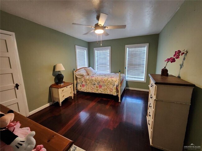 Foto del edificio - 22 Laurel Ave