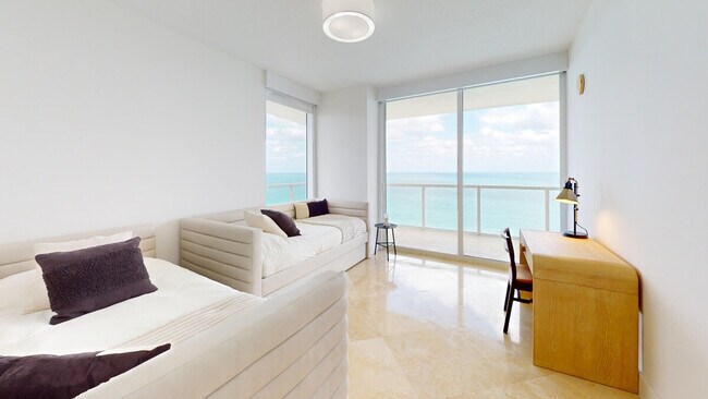 Building Photo - 16711 Collins Ave