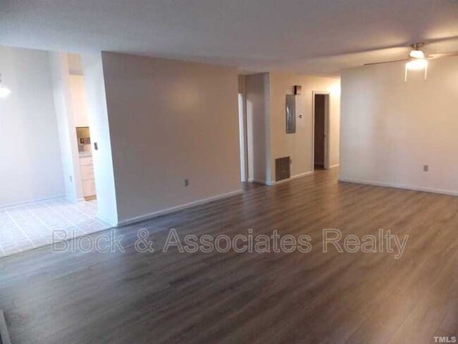Building Photo - 3907 Summerwood Ct