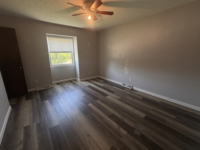 Foto del edificio - 601 Lakeview Dr
