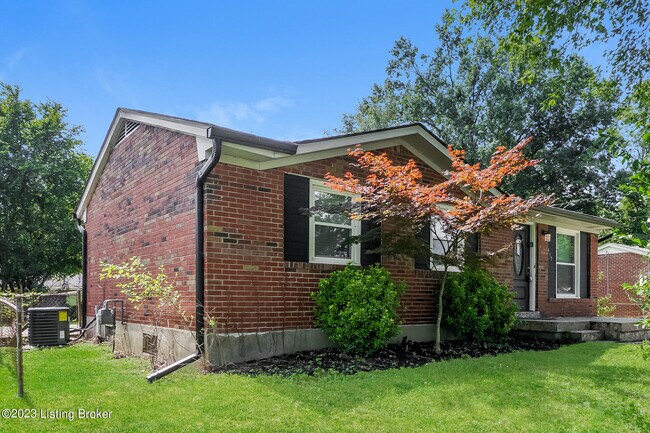 Foto del edificio - 7415 Hallmark Dr