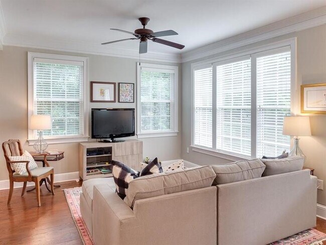 Foto del edificio - 3733 Ashford Creek Ln NE