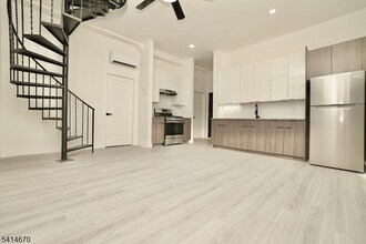 Building Photo - 536 Central Ave