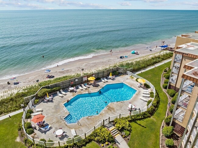Building Photo - OCEAN FRONT *Off Season Rental* October 1s...