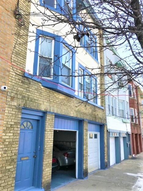 Building Photo - 1217 8th St
