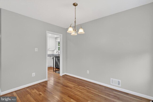 Foto del edificio - 4625 Strathblane Pl