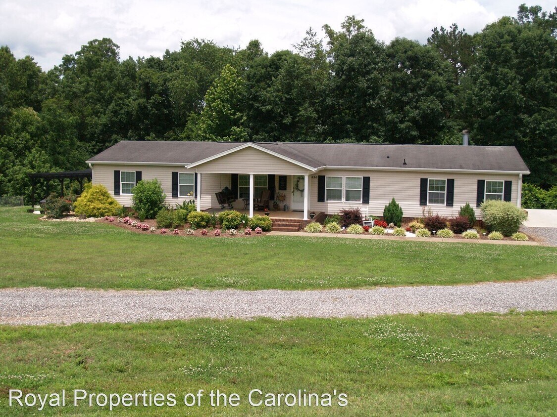 Primary Photo - 4 br, 2.5 bath House - 636 Patterson Rd