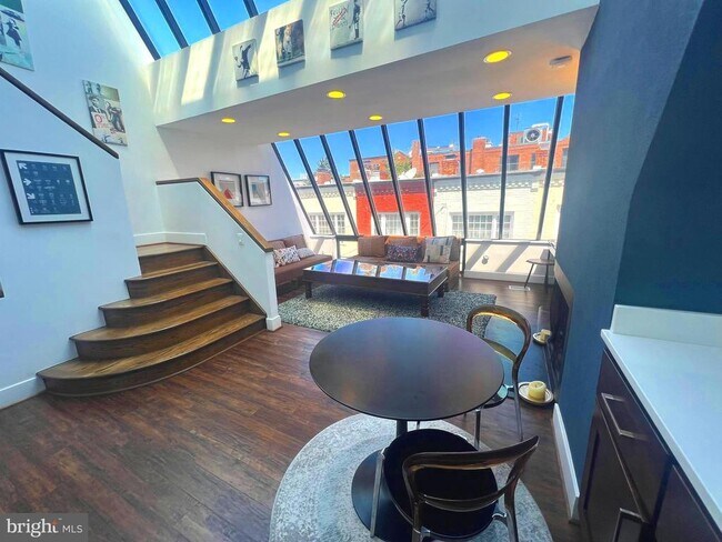Foto del edificio - 3222 Cherry Hill Ln