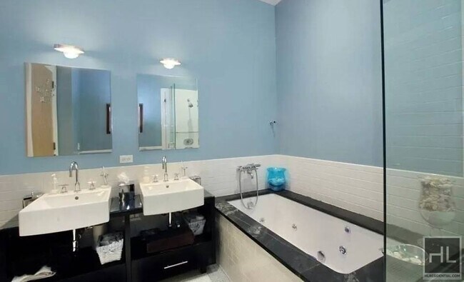 Building Photo - Luxury Brooklyn Heights Living