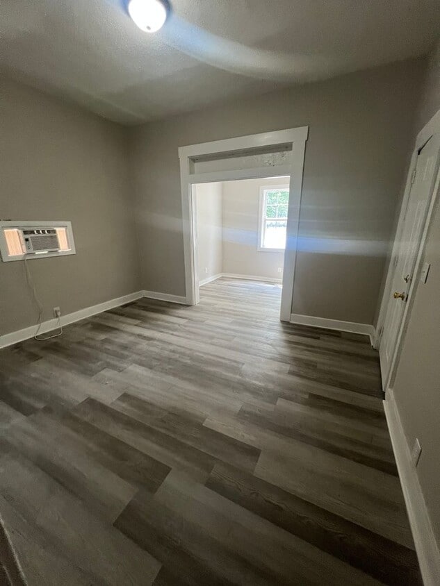 Foto del edificio - Newly renovated units and common areas!
