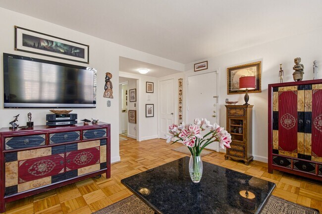 Foto del edificio - 2736 Ordway St NW