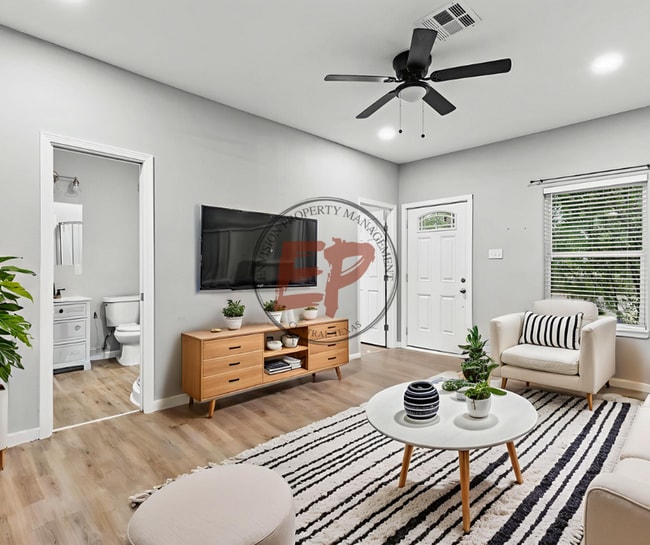 Building Photo - 221 N Bermuda St