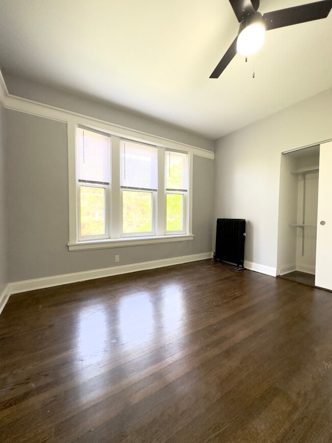 Building Photo - 6253 N Lakewood Ave