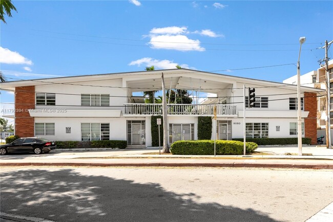 Foto del edificio - 8080 Tatum Waterway Dr