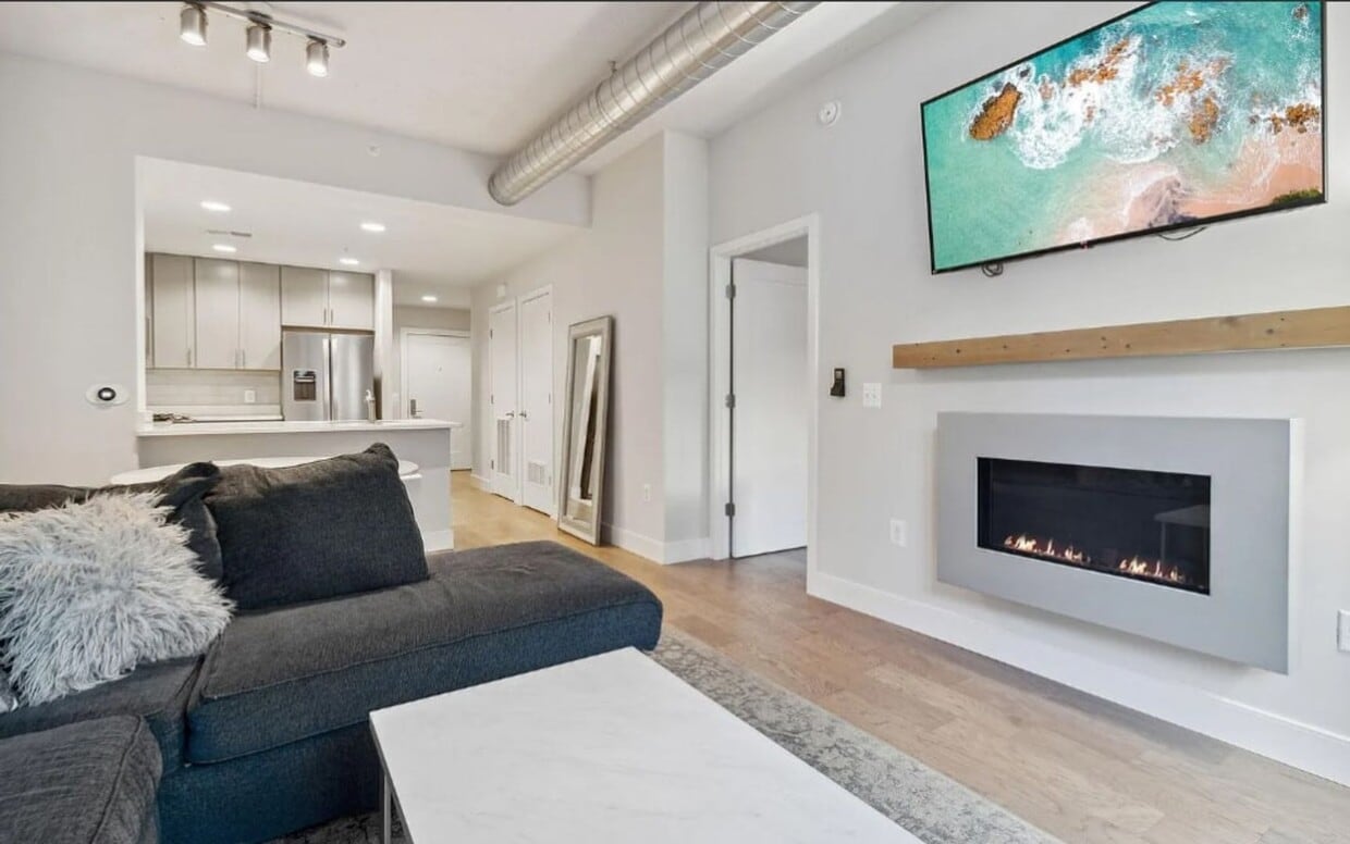 Primary Photo - Modern and Stunning 1 Bedroom, 1 Bath + De...