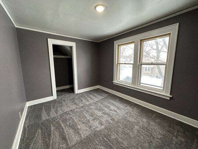 Building Photo - 805 Hawley St