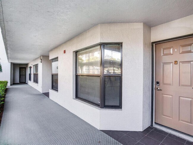 Building Photo - 1332 Pasadena Ave S