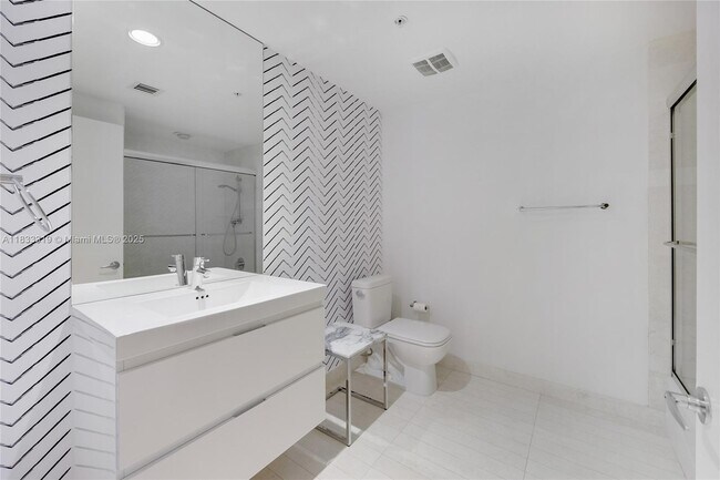 Building Photo - 17301 Biscayne Blvd