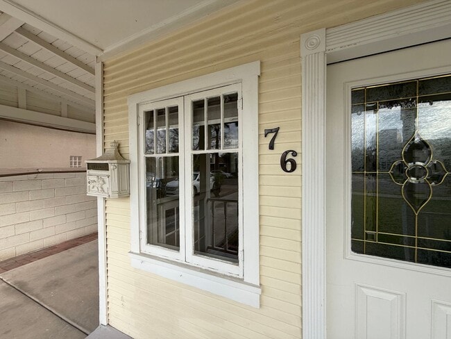 Building Photo - Historic Willo District Home With Pool