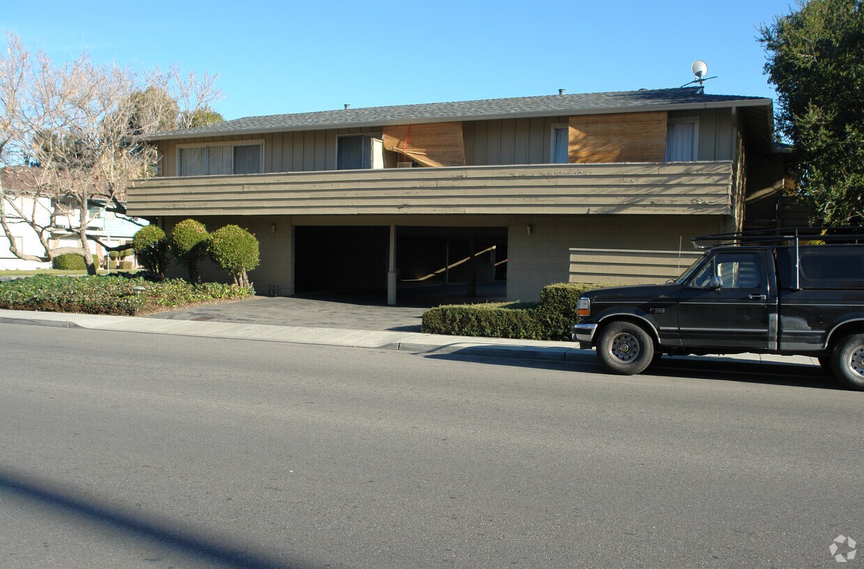 Building Photo - Latham West