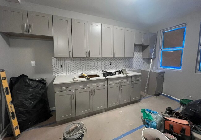 Building Photo - 4465 Park Ave